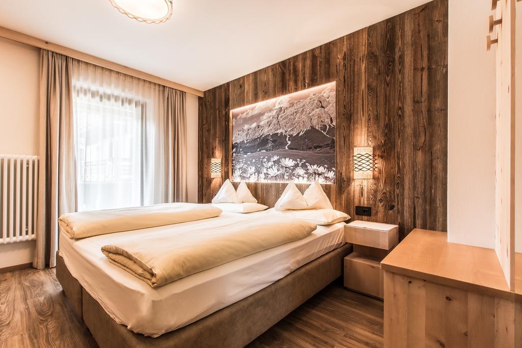 Pensione Camoscio La Villa  Buitenkant foto